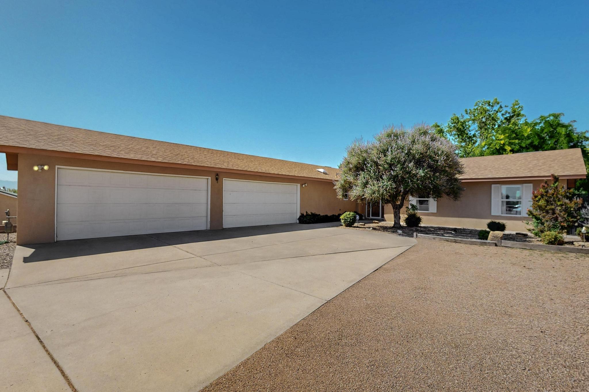 1421 HILLSIDE Drive - Main Image