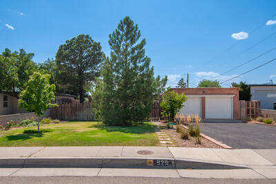929 AVENIDA ESTRELLITA NE, Albuquerque