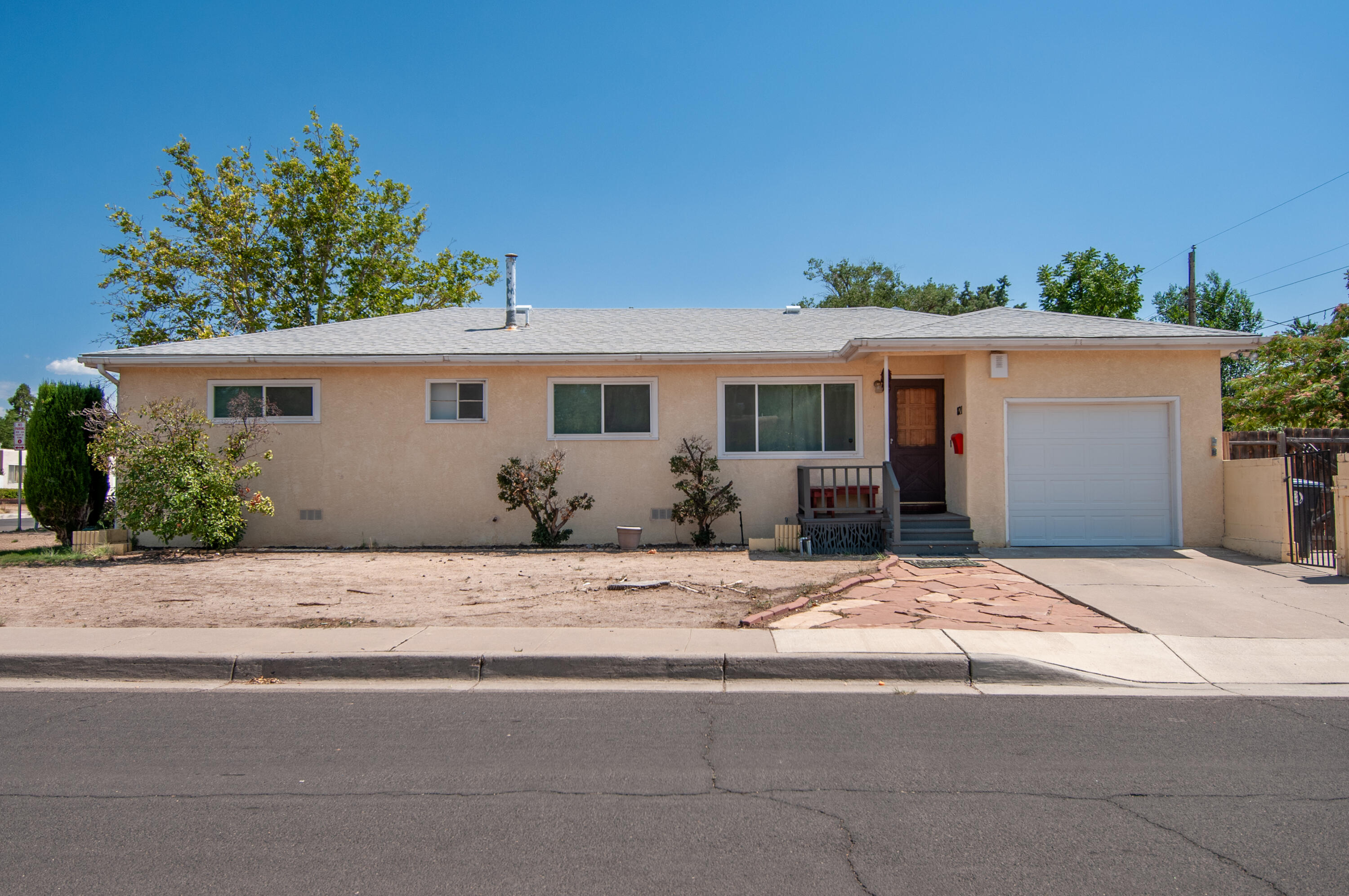 821 CARDENAS Drive NE - Main Image