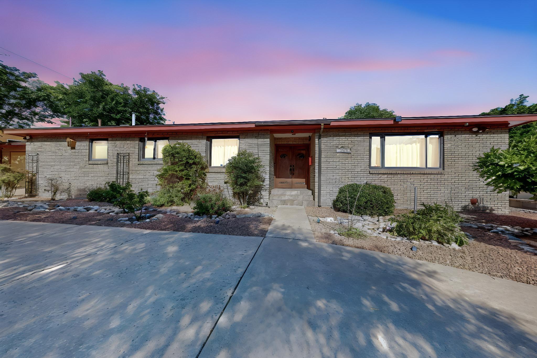 1605 LAFAYETTE Drive NE - Main Image