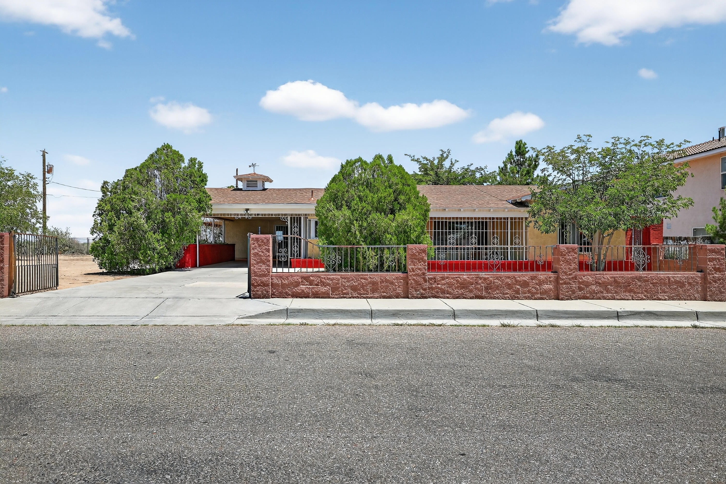 302 Crestview Drive SW - Main Image