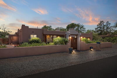 704 TYLER Road NW, Los Ranchos