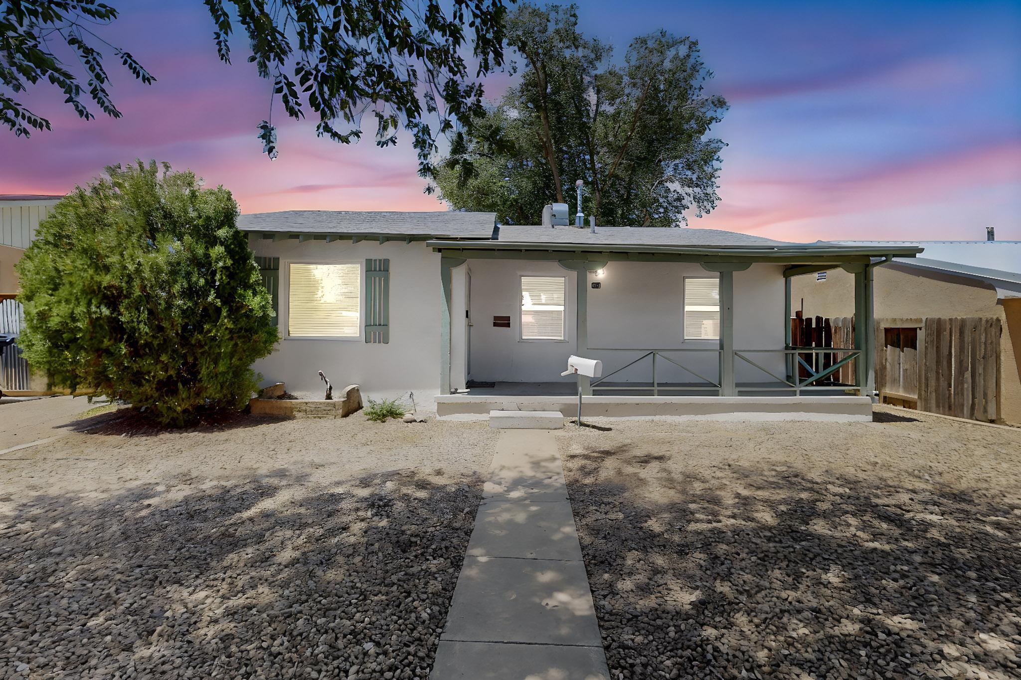 809 PALOMAS Drive SE - Main Image