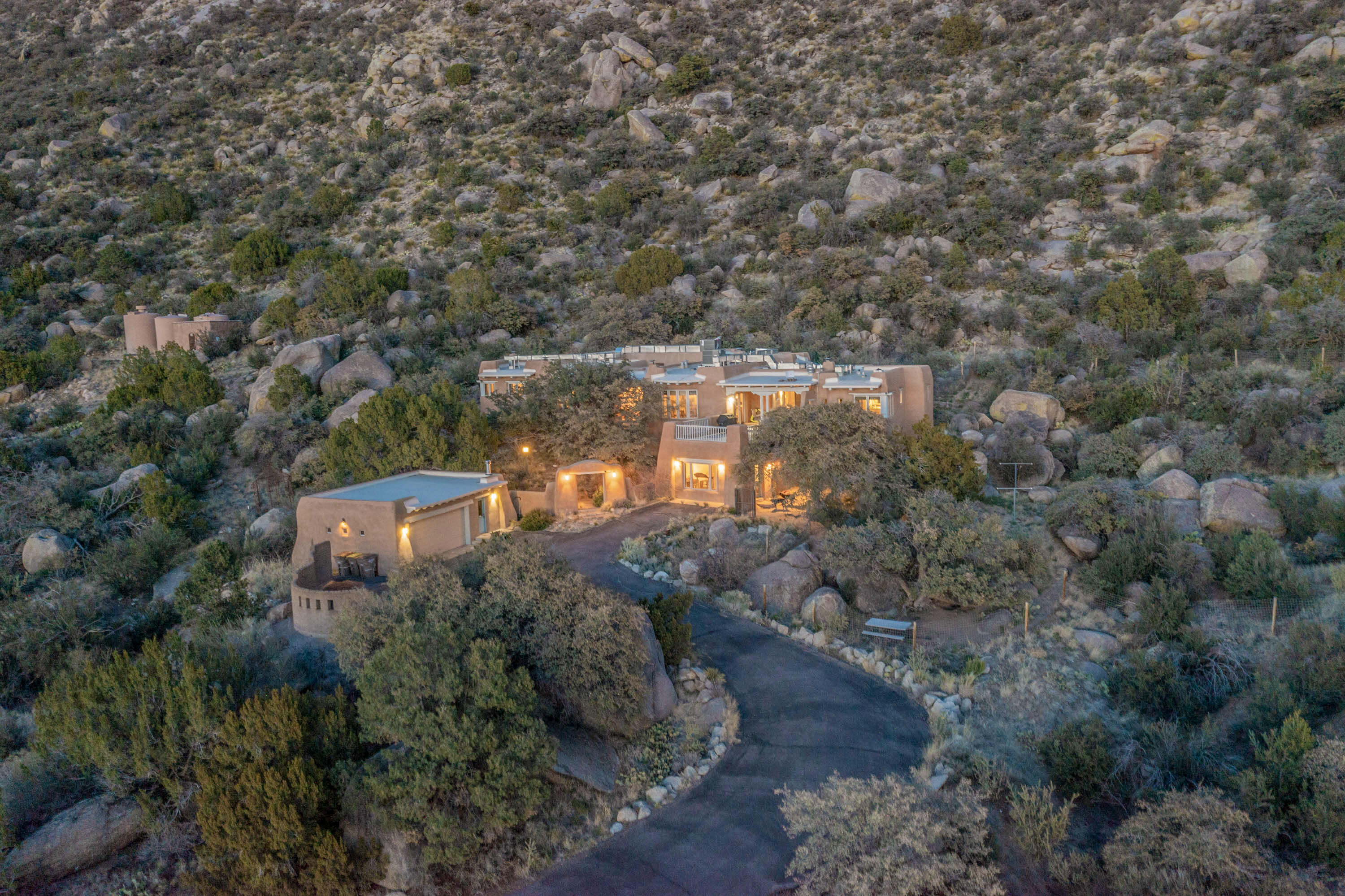 10 La Luz Trail NE - Main Image