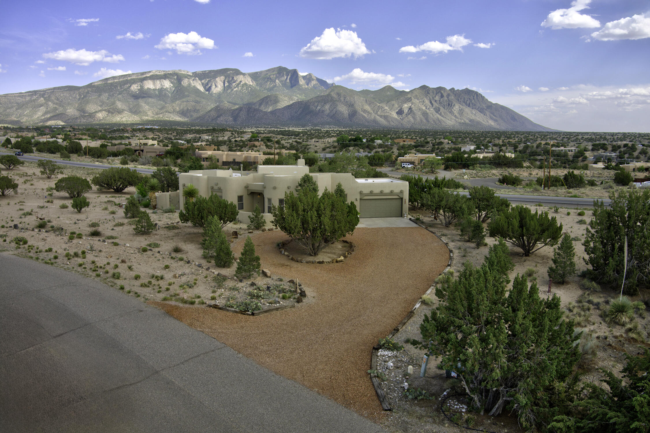 44 Roadrunner Trail - Main Image