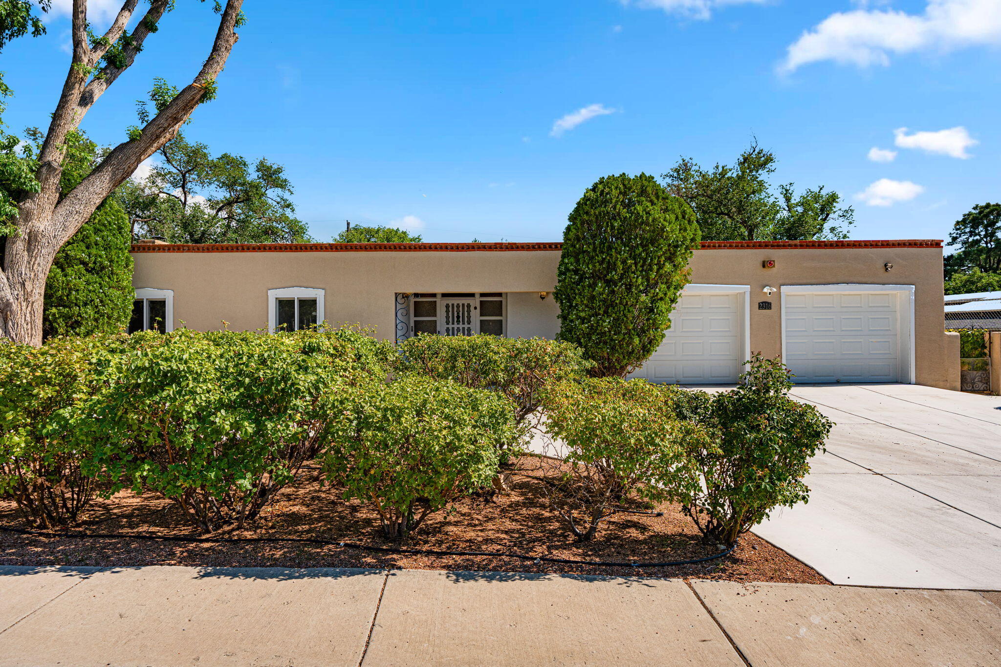 2316 HANNETT Avenue NE - Main Image