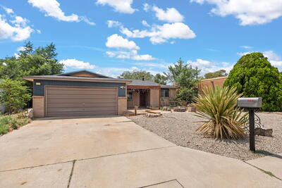 905 LA CHARLES Drive NE, Albuquerque 