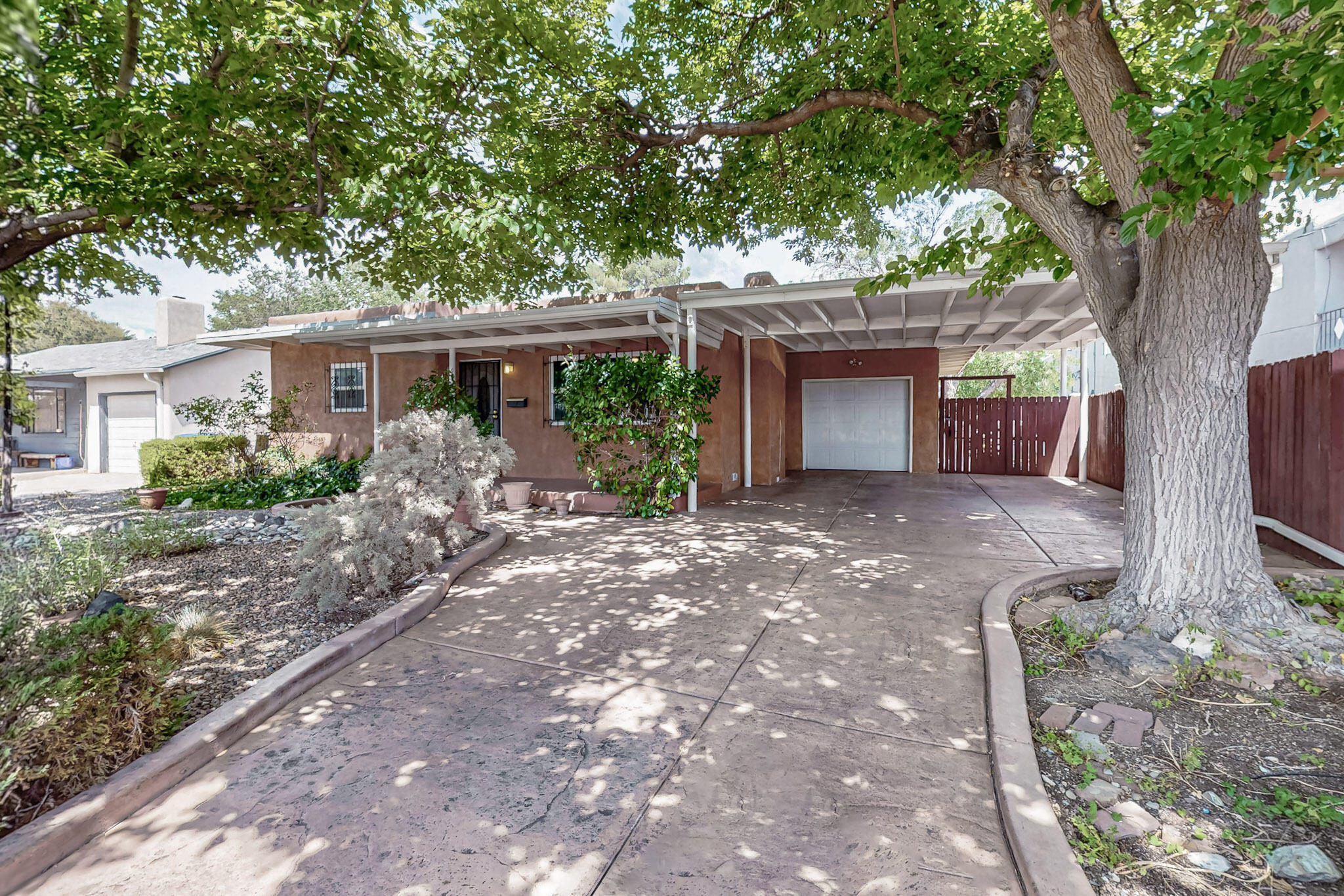 1510 HERMOSA Drive NE - Main Image
