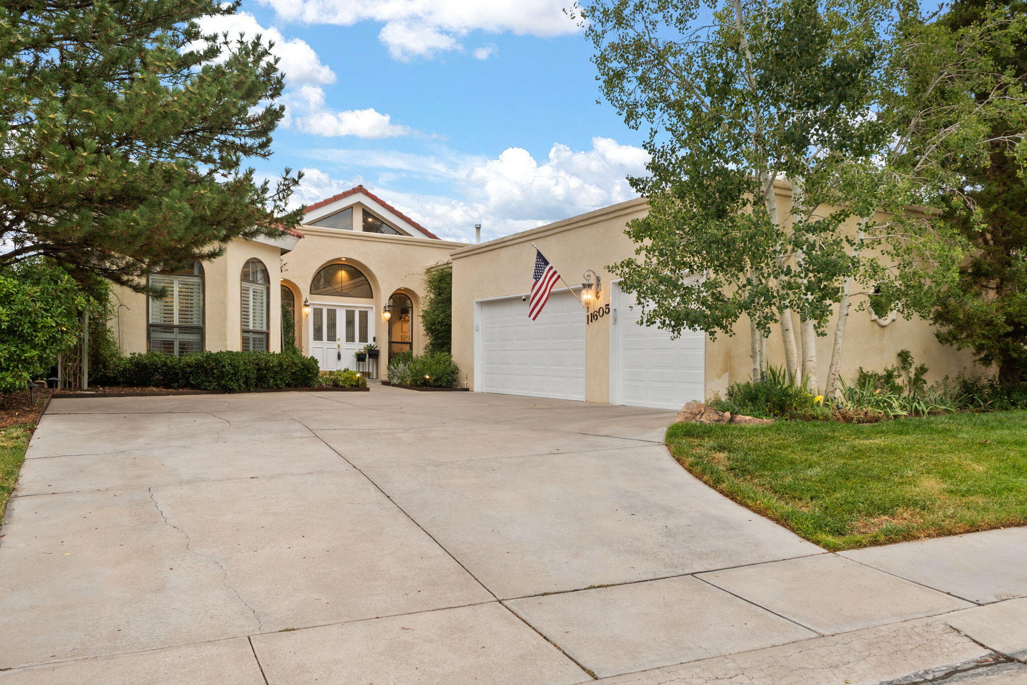 11605 WOODMAR Lane NE - Main Image