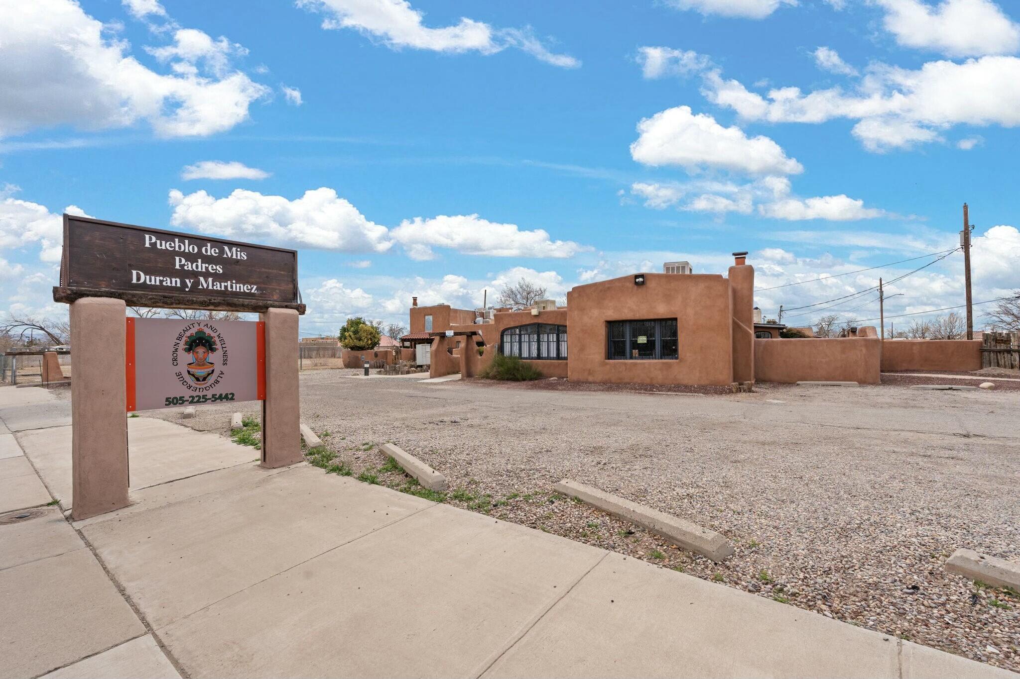 834 GRIEGOS Road NW - Main Image