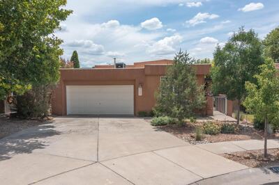 5704 PEPPERTREE Place NE, Albuquerque