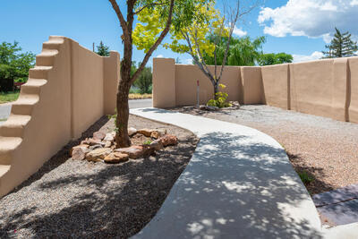 993 Calle Katarina, Santa Fe