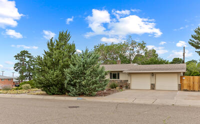 1027 LOYOLA Place NE, Albuquerque