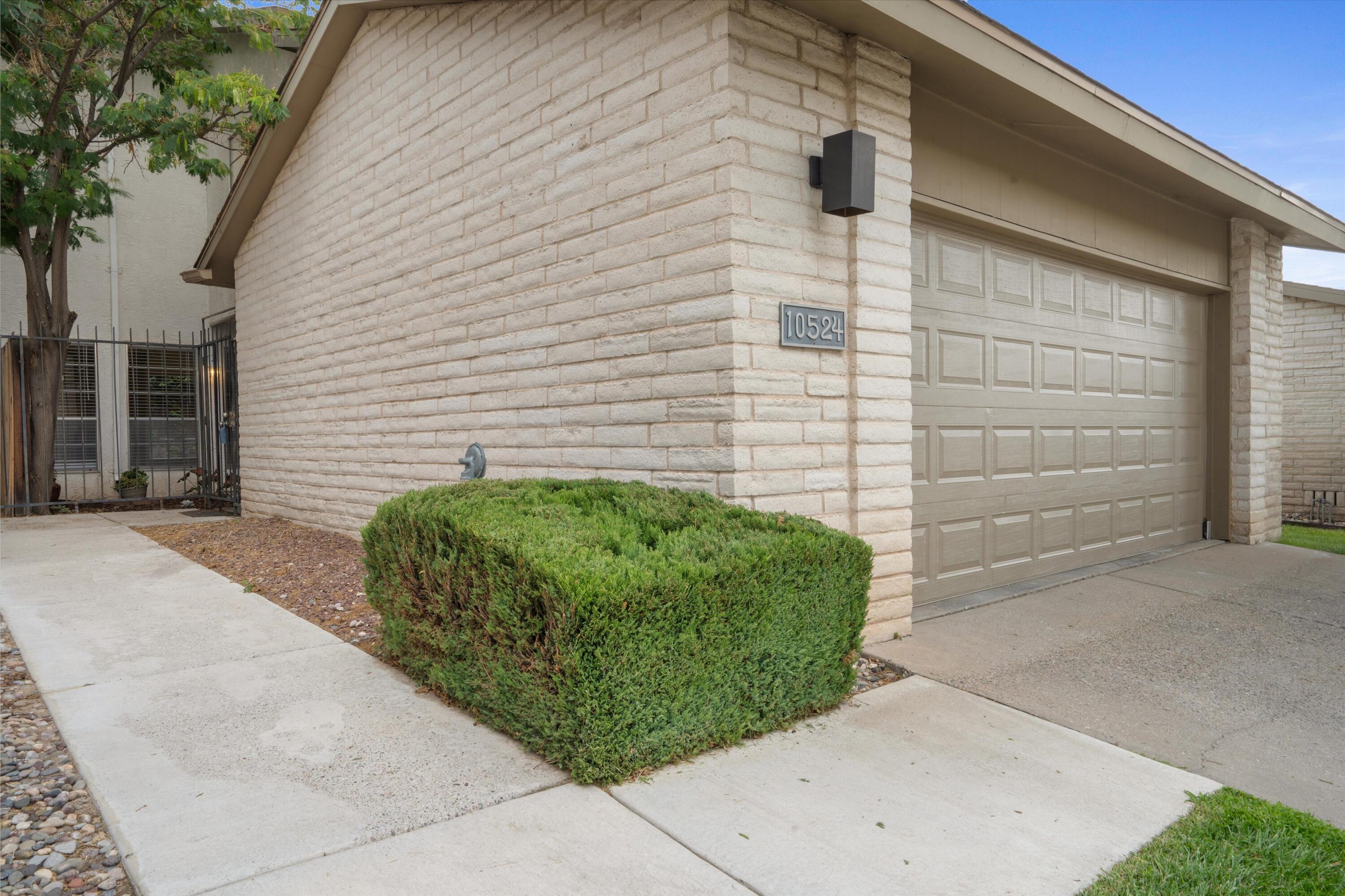 10524 MONTGOMERY Boulevard NE - Main Image