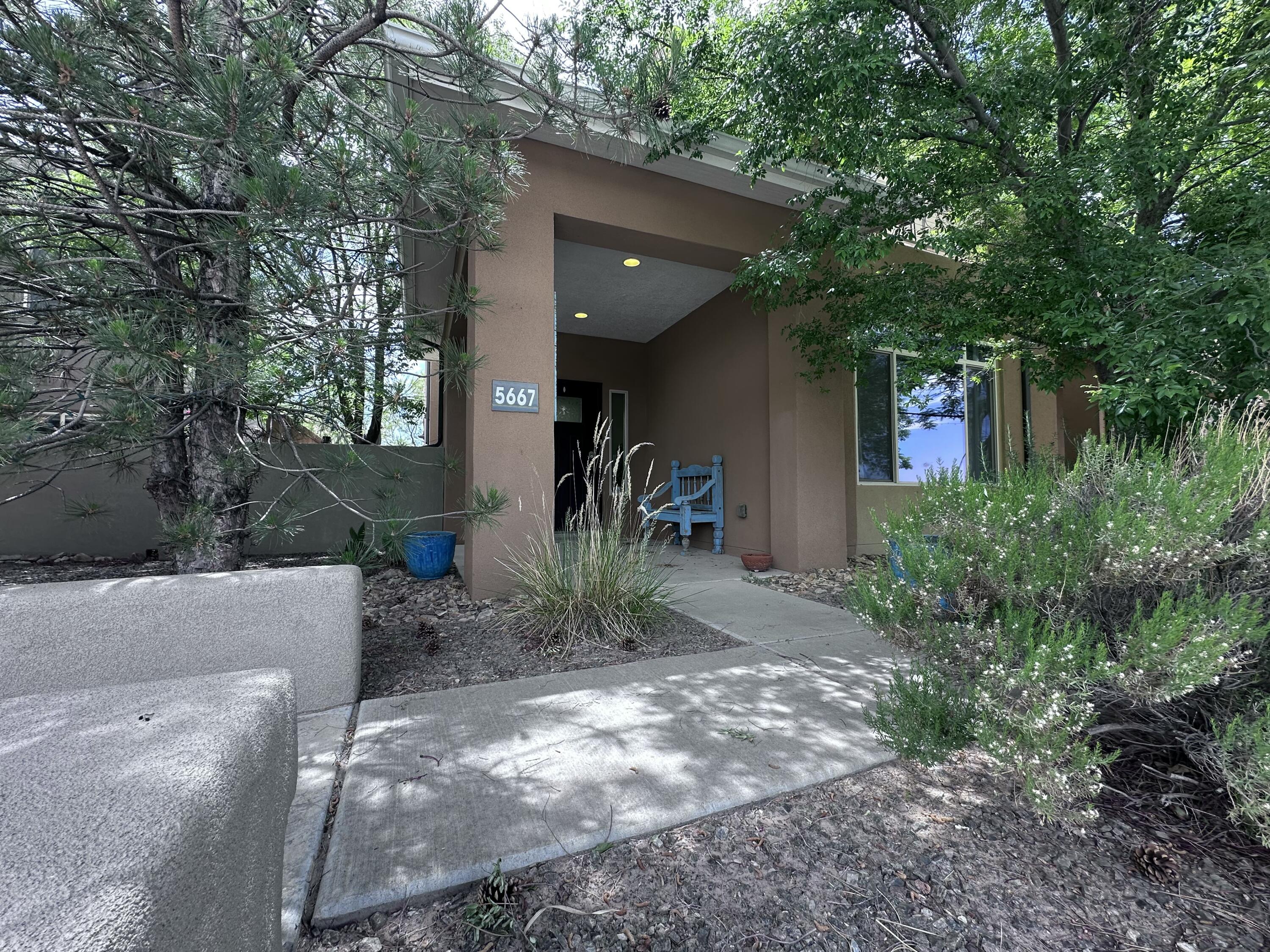 5667 UNIVERSITY Boulevard SE - Main Image