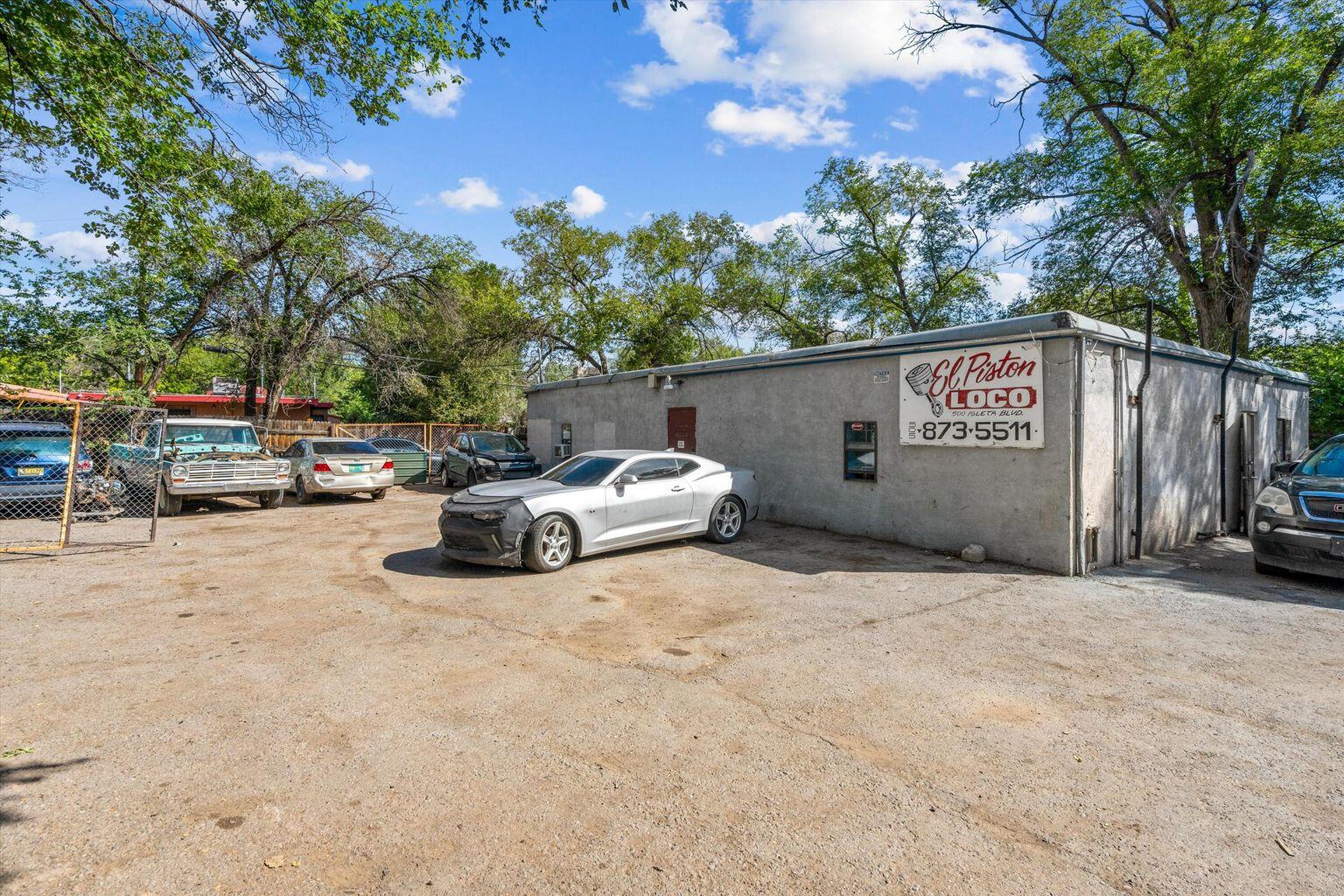 500 Isleta Boulevard SW - Main Image