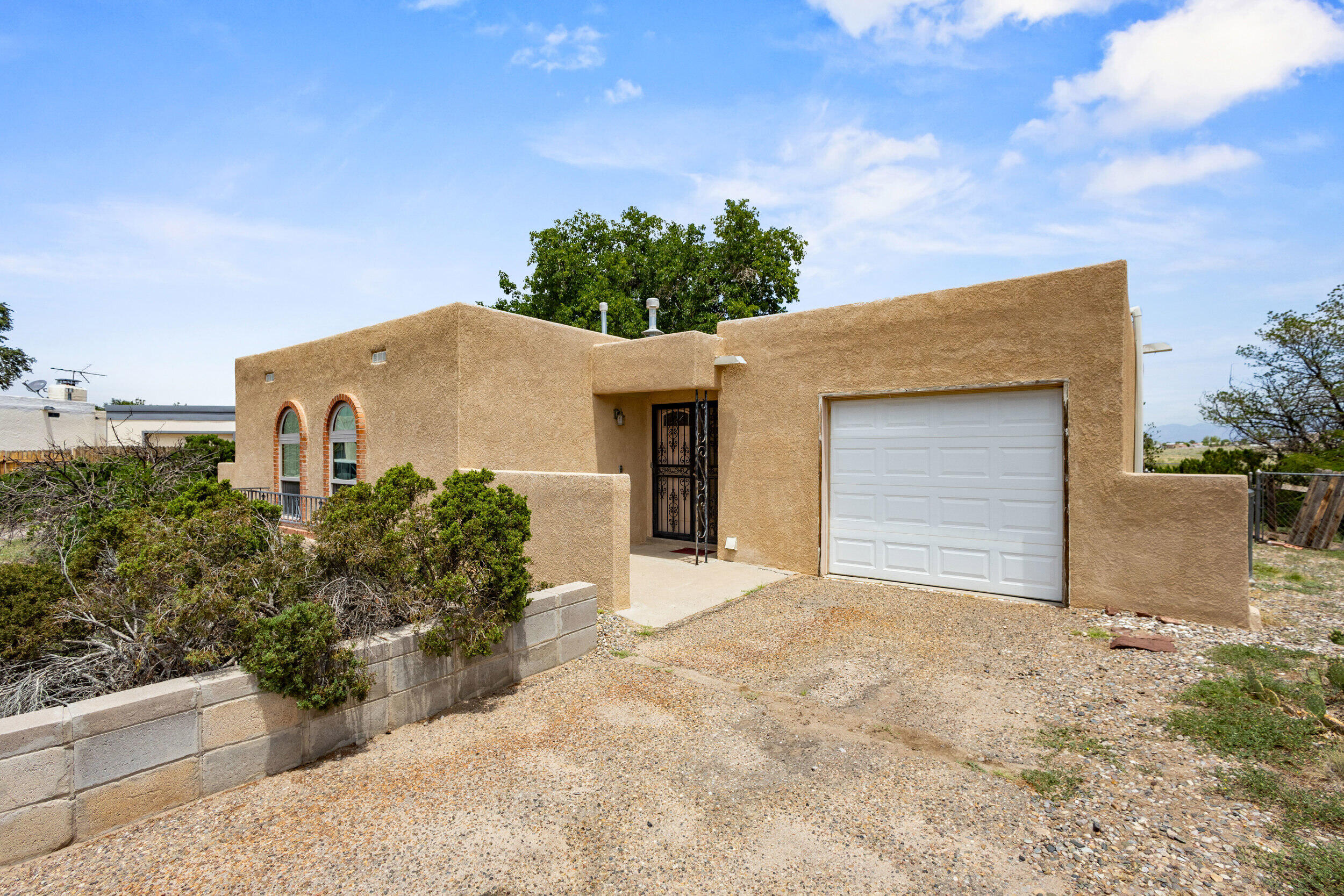 462 BISHOP Court - Main Image