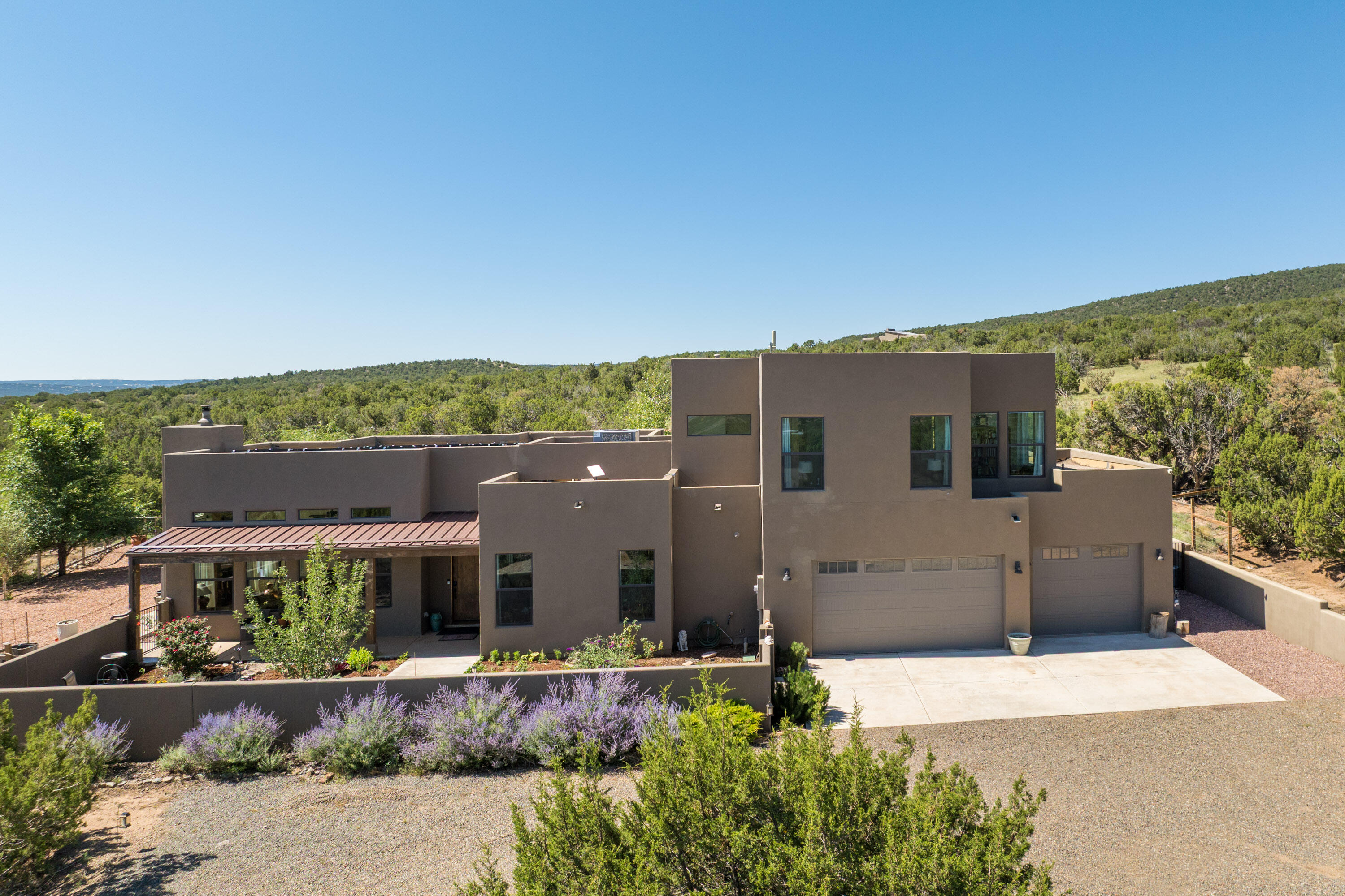 9 LA QUINTA - Main Image