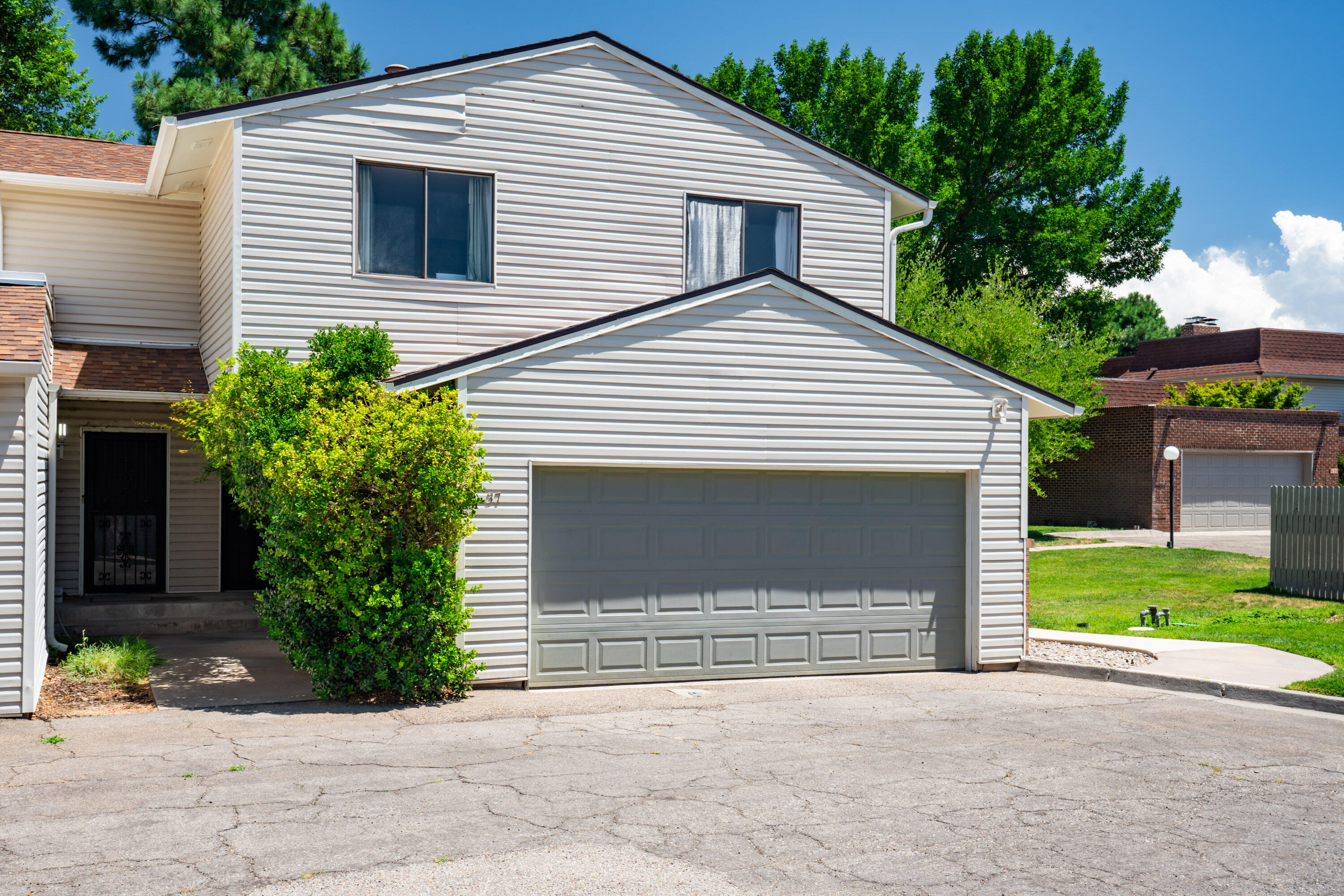 37 WESTLAKE Drive NE - Main Image