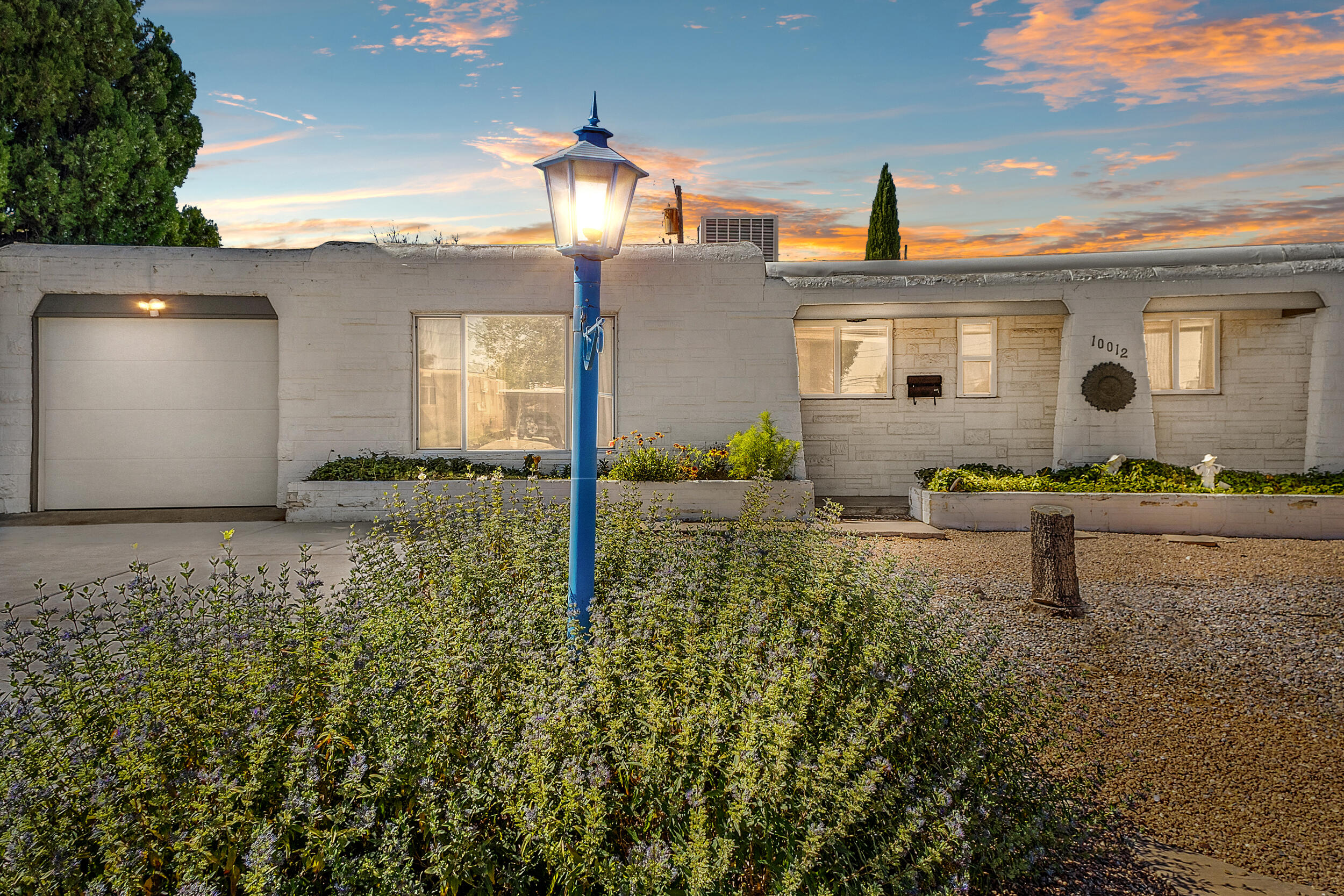 10012 Los Arboles Avenue NE - Main Image