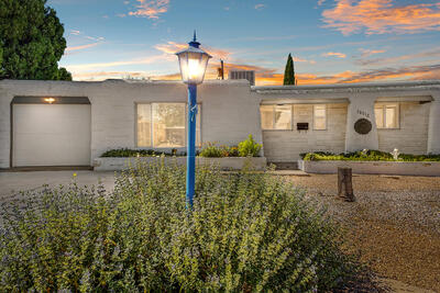 10012 Los Arboles Avenue NE, Albuquerque