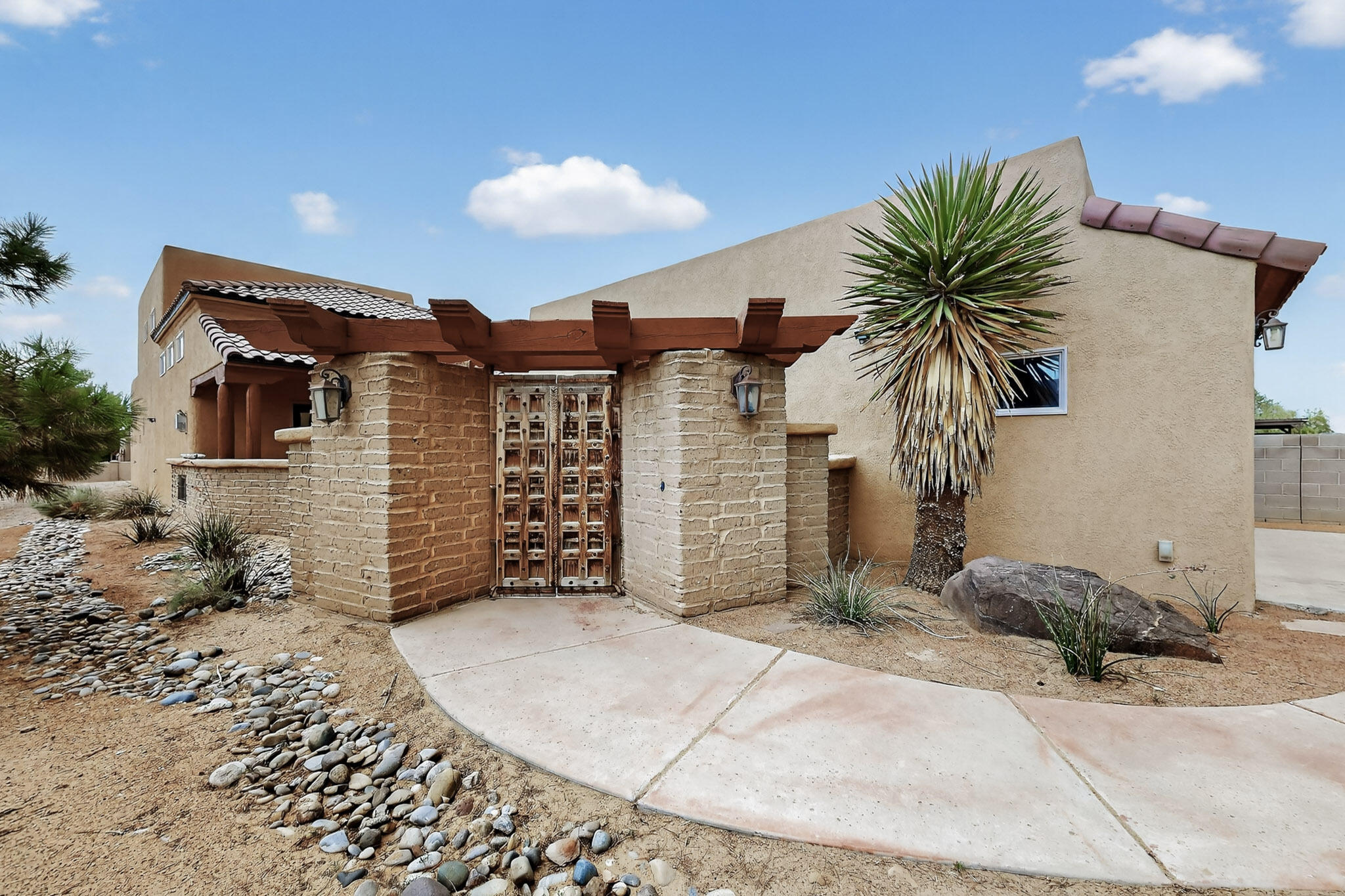 2705 Lerma Road NE - Main Image