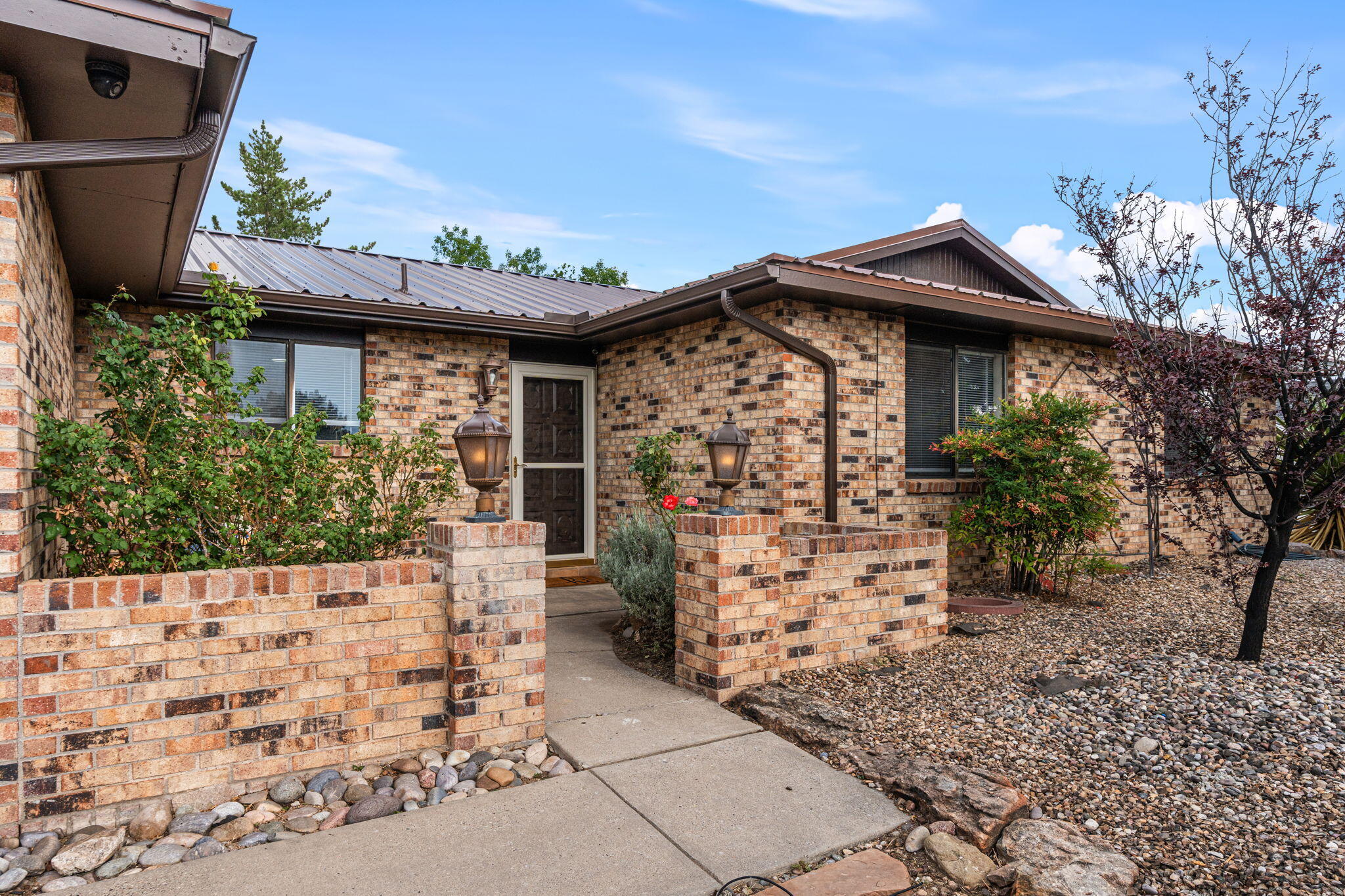 1608 SINGLETARY Drive NE - Main Image
