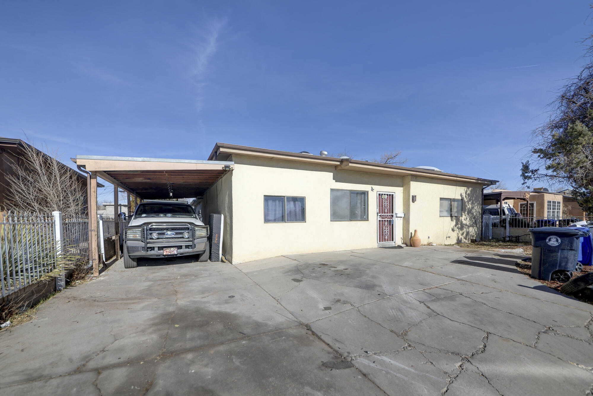 1013 LA LUZ Drive NW - Main Image