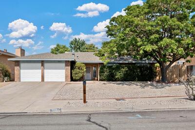 8233 OTERO Avenue NE, Albuquerque