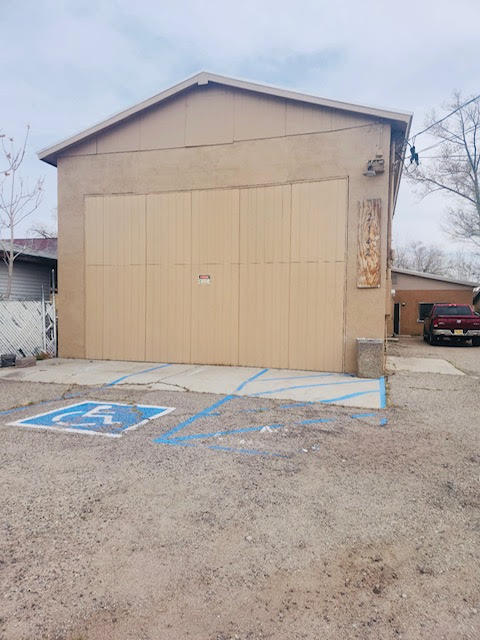 2142 ISLETA Boulevard SW - Main Image