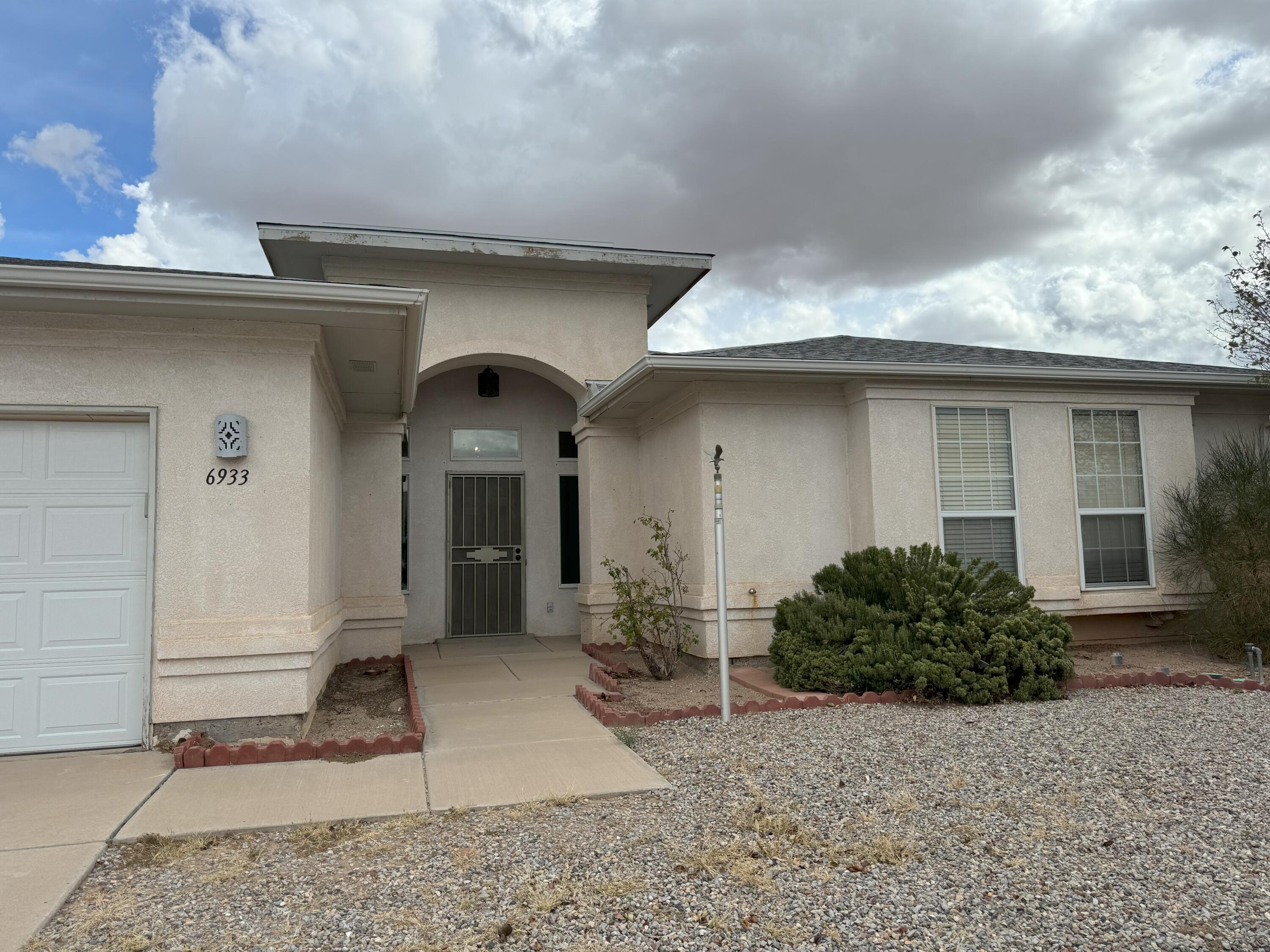 6933 Glen Hills Drive NE - Main Image