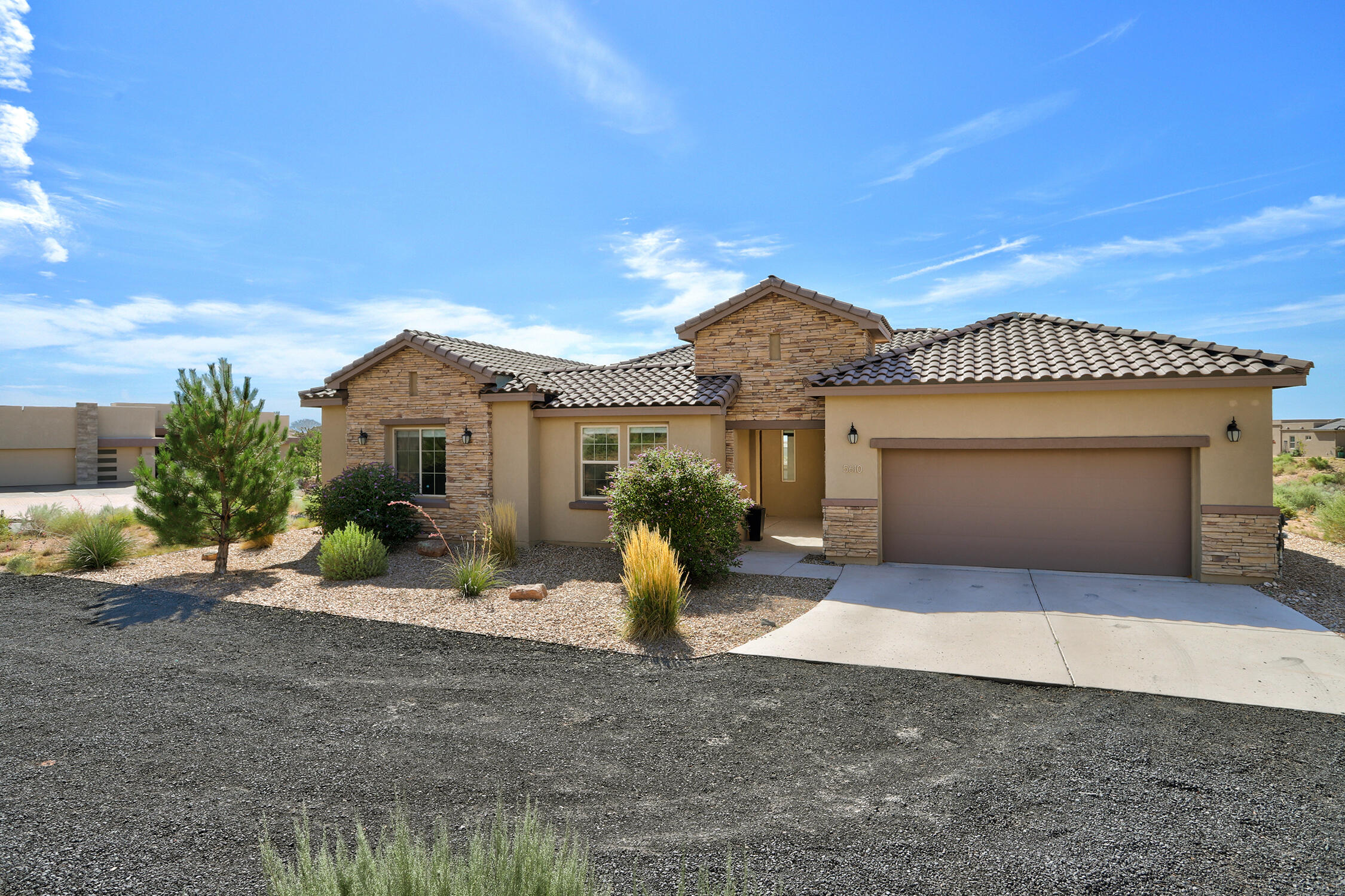 5610 DESERT SKY Place - Main Image