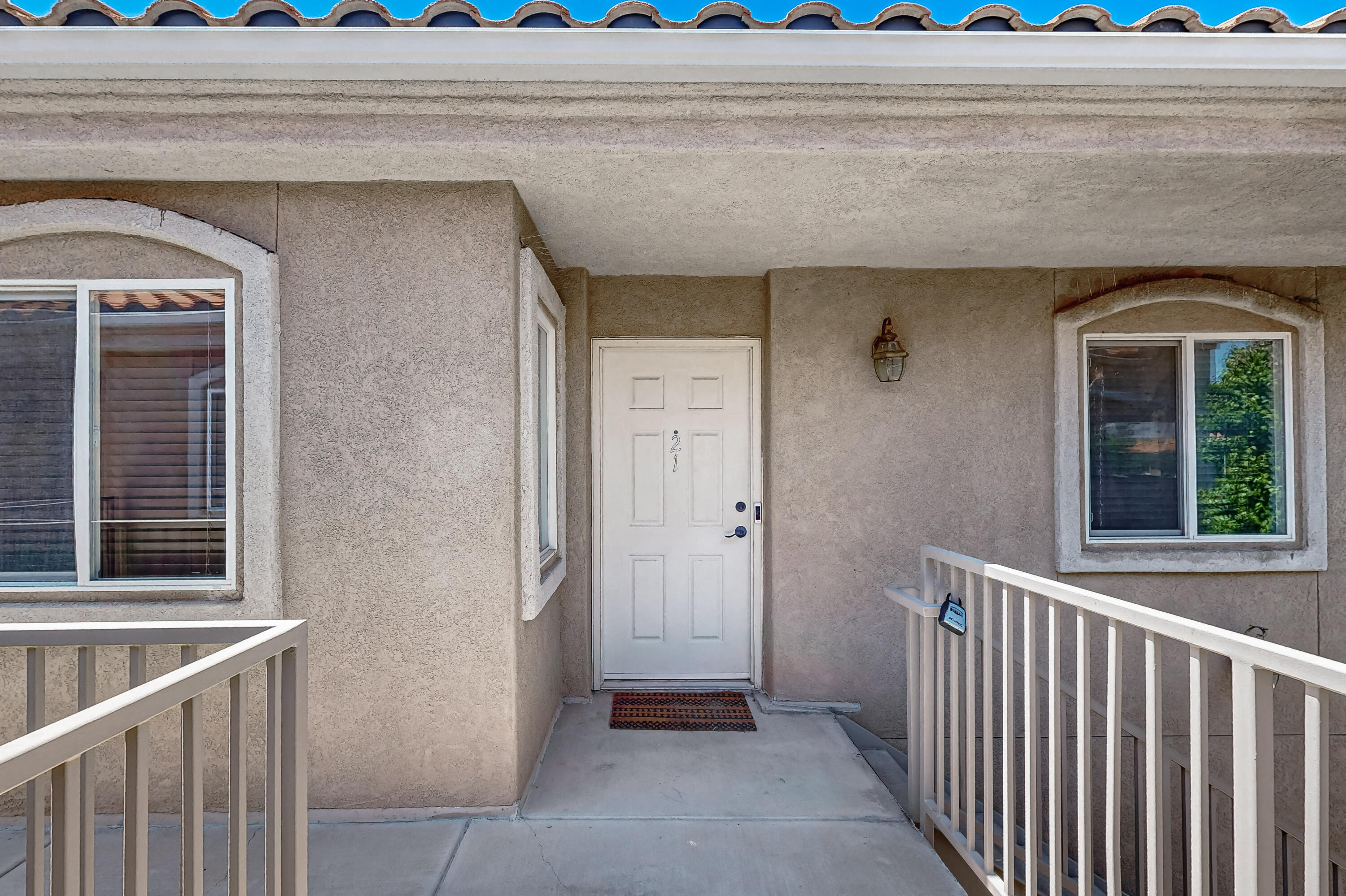 6800 VISTA DEL NORTE Drive NE 1821 - Main Image