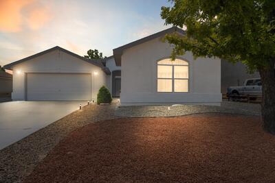68 JUNIPER Avenue, Los Lunas