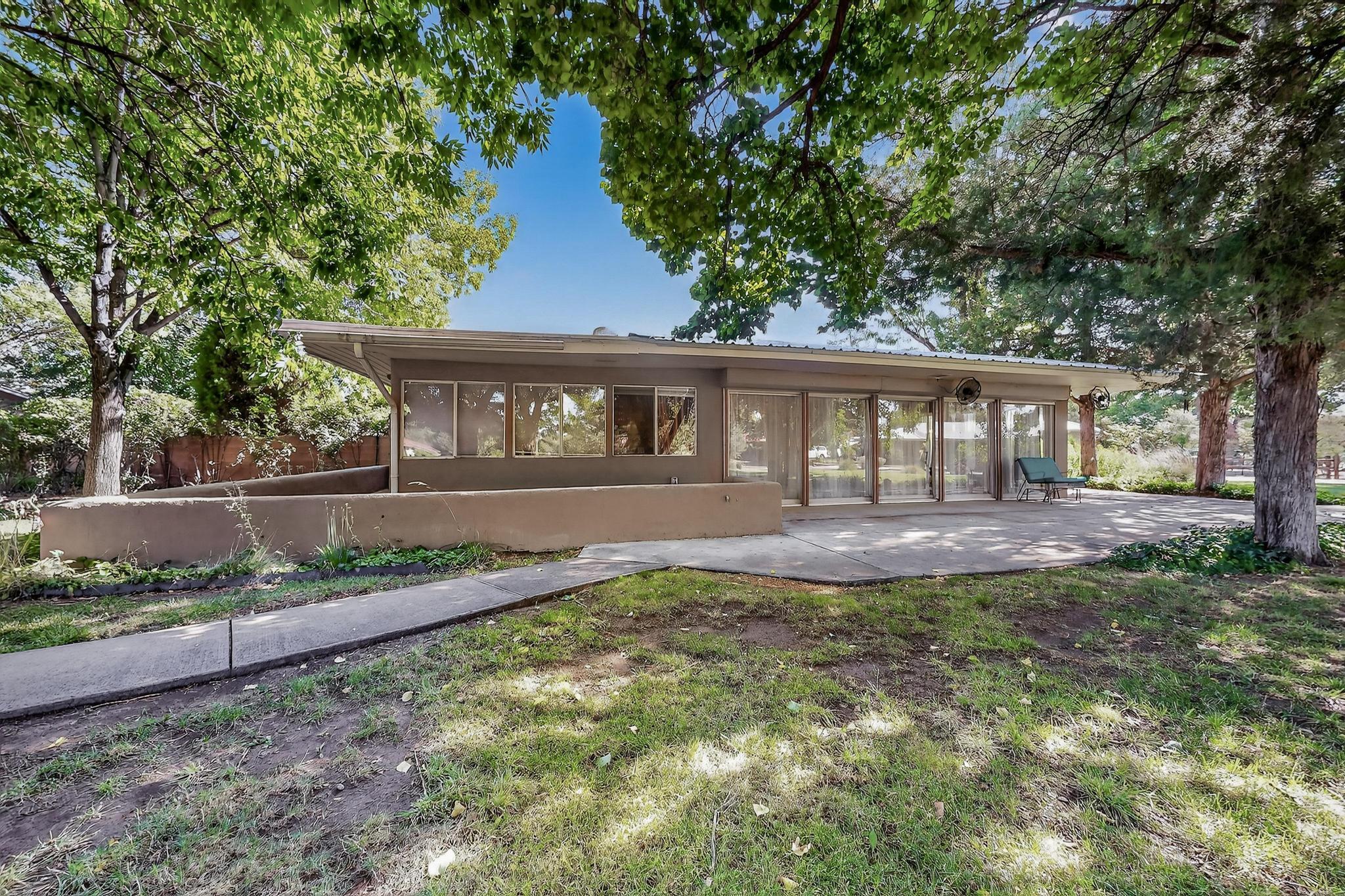 747 FAIRWAY Road NW - Main Image