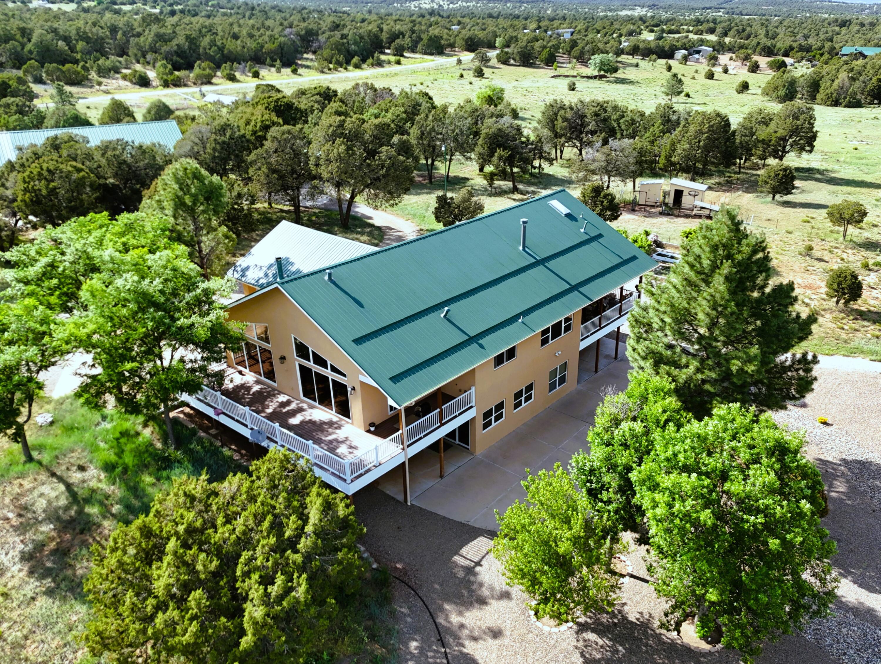 240 MAXWELL Place - Main Image