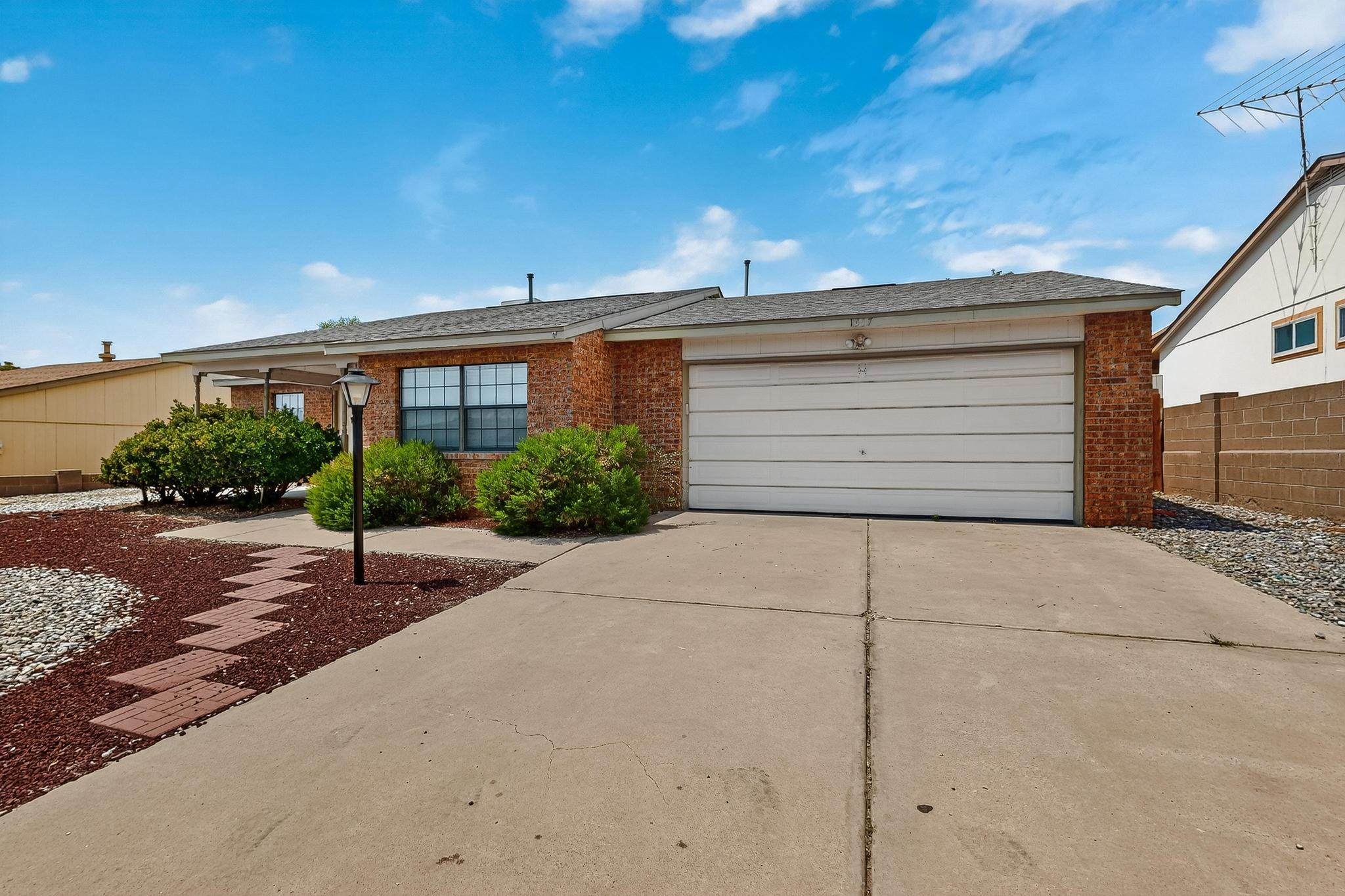 1517 HUMMINGBIRD Road NE - Main Image