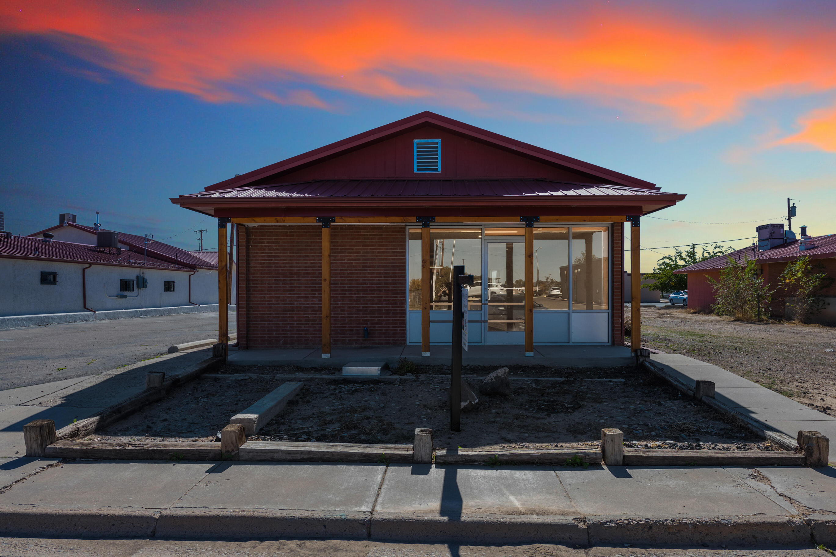 851 W CASTILLO Avenue - Main Image