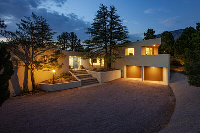 1066 TRAMWAY Lane NE, Albuquerque 