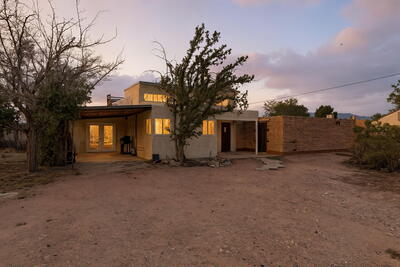 615 Los Arboles Avenue NW, Albuquerque