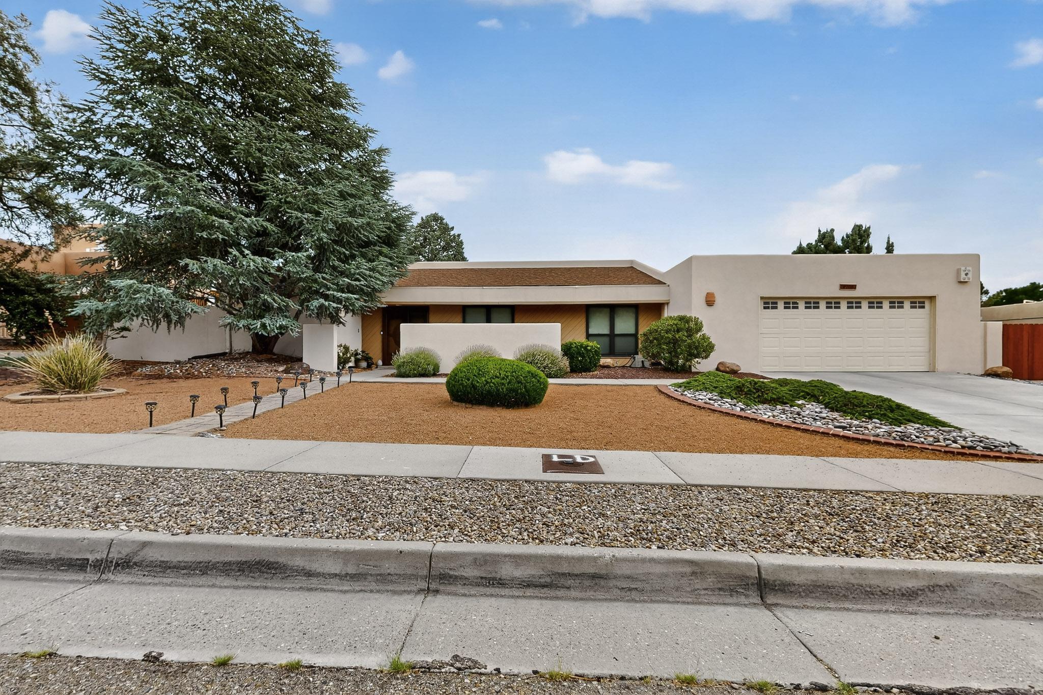 9200 LUNA DEL ORO Road NE - Main Image