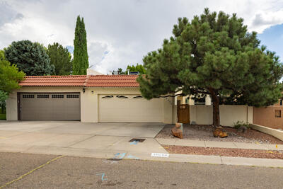 10208 ADMIRAL HALSEY Drive NE, Albuquerque