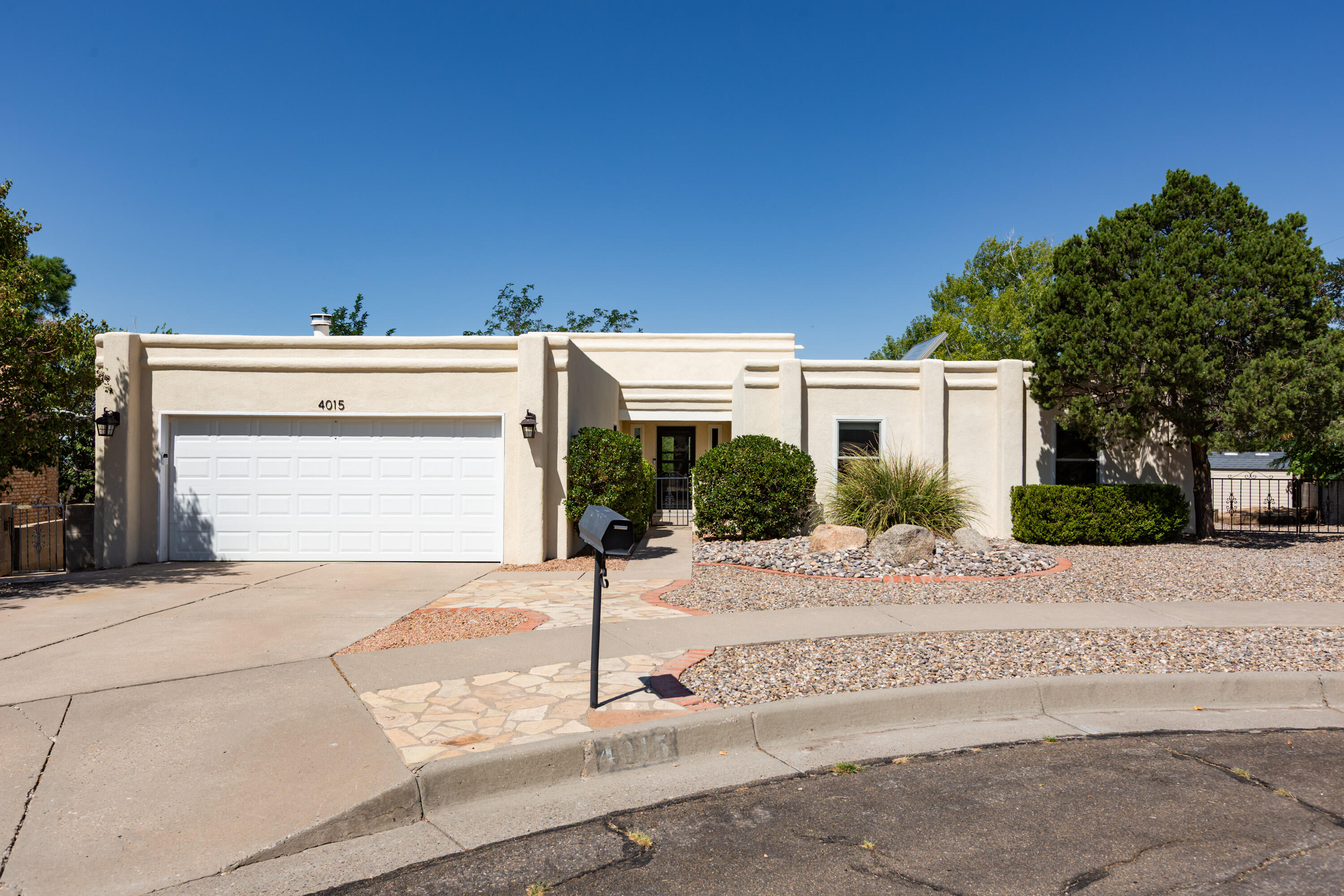 4015 CALLE PINO NE - Main Image