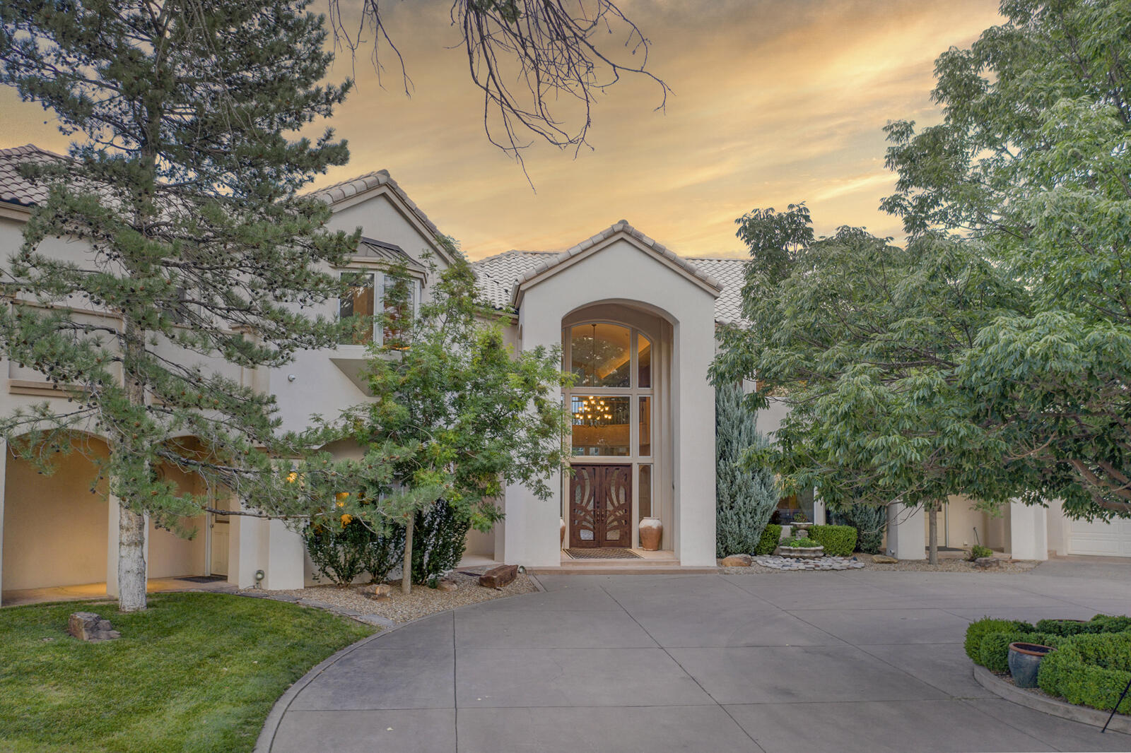 11200 SAN RAFAEL Avenue NE - Main Image