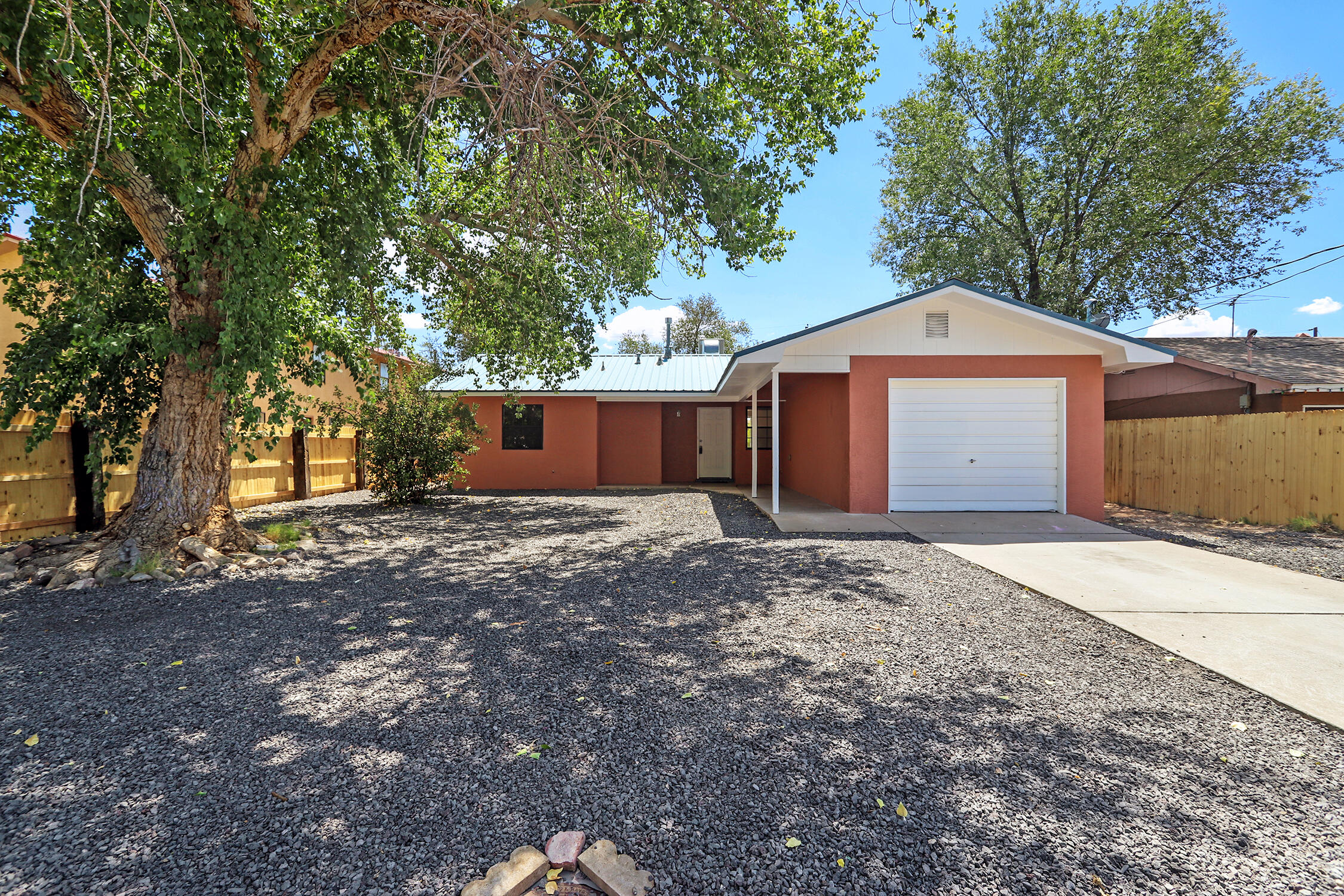 427 KINGSBURY Circle NE - Main Image