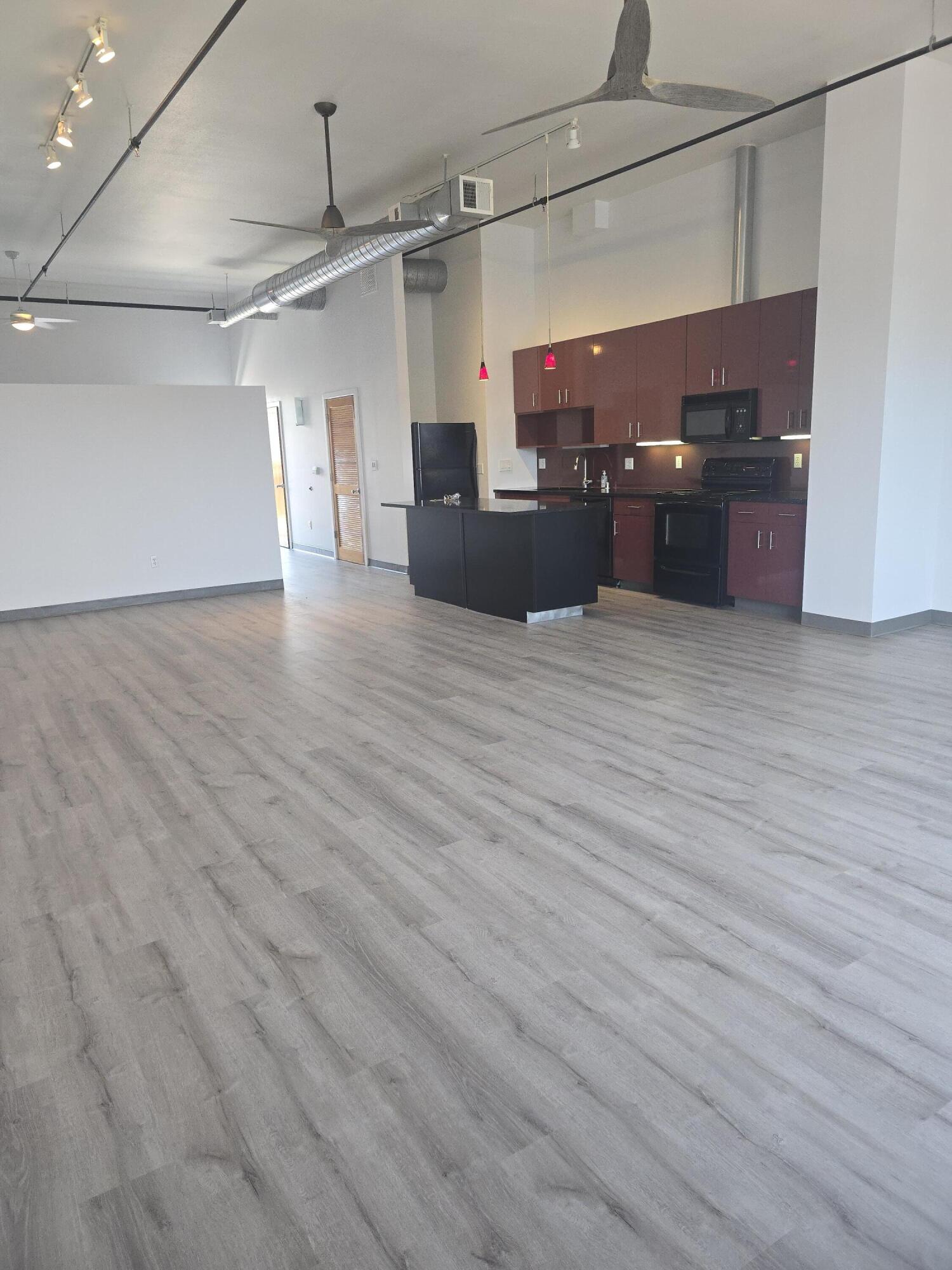 400 CENTRAL Avenue SE 302 - Main Image