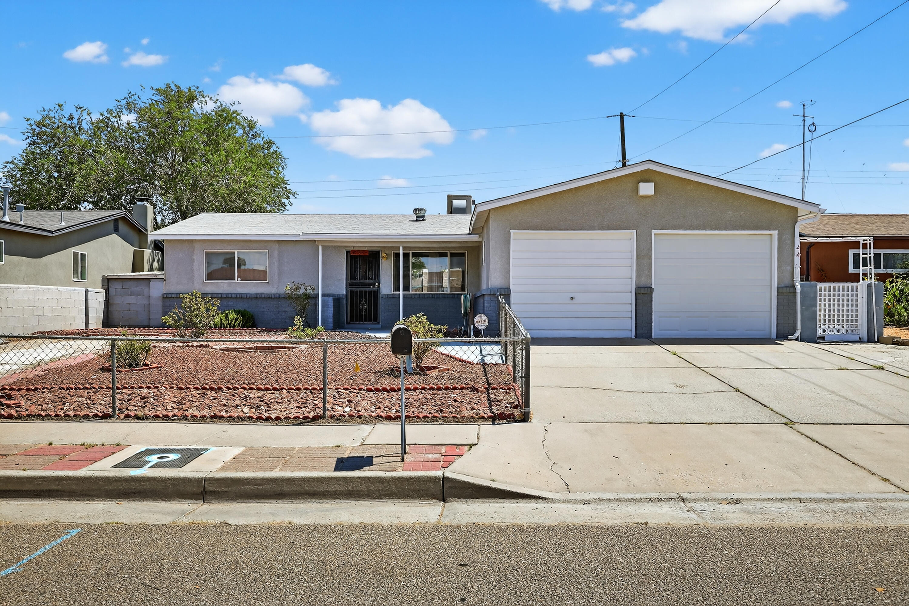 2304 HURLEY Drive NW - Main Image