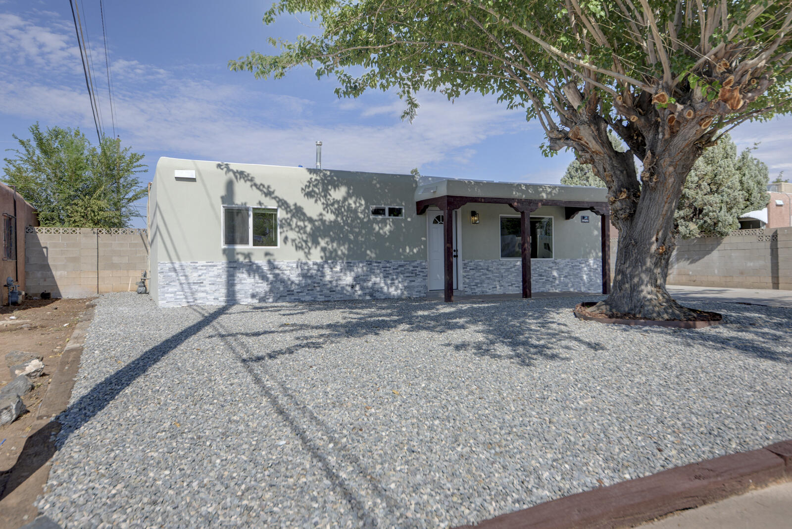 2317 CAGUA Drive NE - Main Image