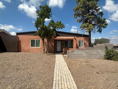 2133 VALENCIA Drive NE, Albuquerque