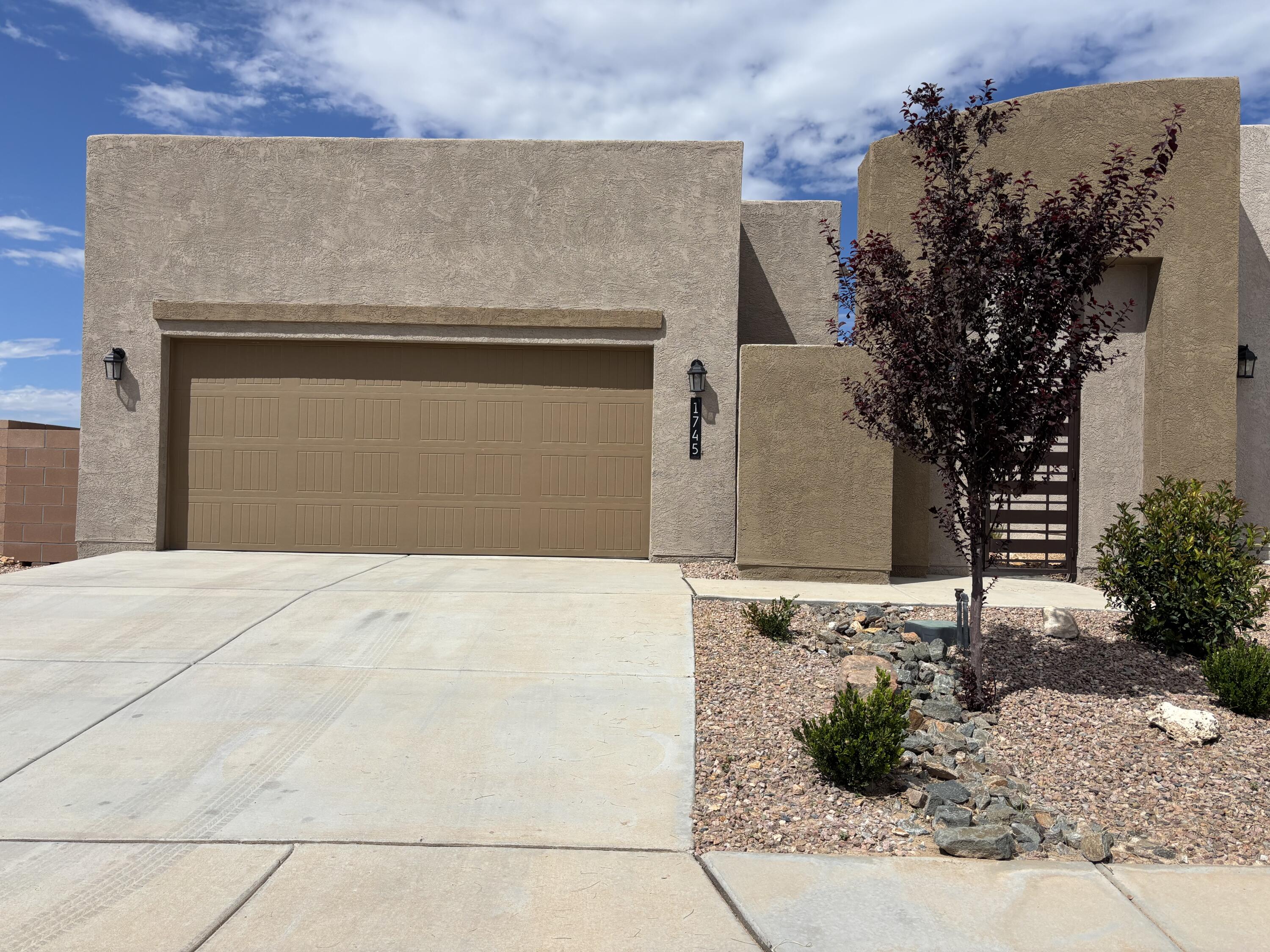 1745 VILLA CONTESA Court NW - Main Image